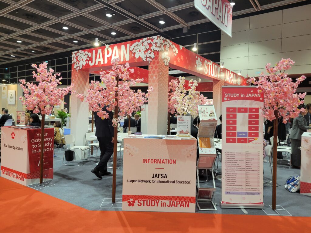 桜の装飾が華やかな日本ブースの様子_APAIE2026